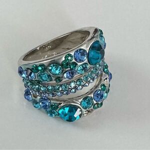 🩵 New Aqua gem incrusted fashionable ring size 7 available 🩵